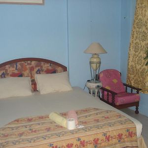 Casavilla Travellers Lodge